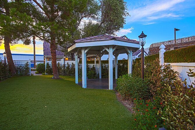 Traditional Las Vegas Wedding Package - Upgrades worth thinking about (and what you might skip)