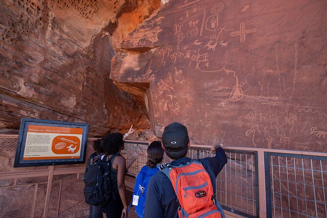 Valley of Fire Guided Hiking Tour and Mojave Desert Adventure - Mouse’s Tank: the Southern Paiute outlaw story in the canyon