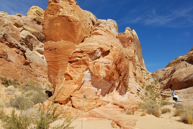 Valley of Fire Guided Hiking Tour From Las Vegas - Getting There and Back: Hotel Pickup, Air-Conditioned Comfort, and Small-Group Flow