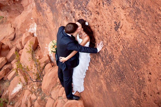 Valley of Fire Wedding by Private Limousine - Roses, champagne, and the keepsakes you’ll want to check