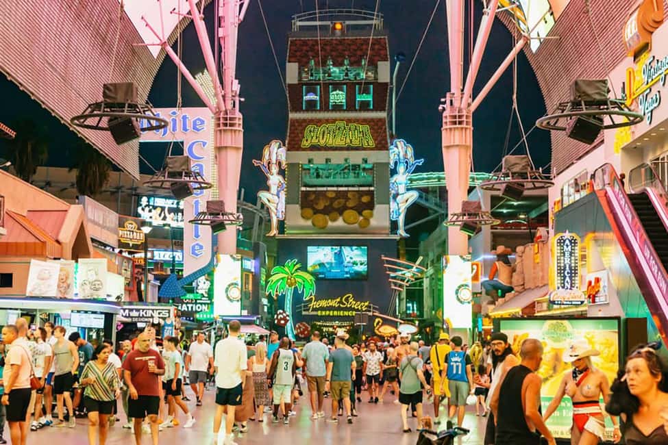 Vegas Explorer: Hop-On Hop-Off Adventure at Your Own Pace - Why a hop-on hop-off bus makes sense in Las Vegas