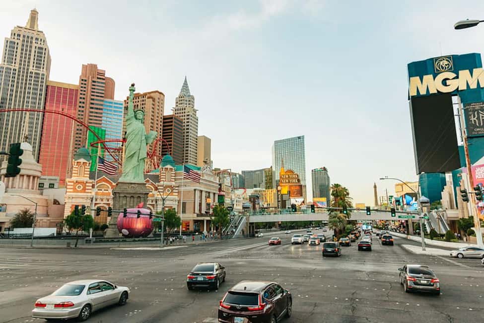 Vegas Explorer: Hop-On Hop-Off Adventure at Your Own Pace - Daytime passes: 10am to 4pm and how to plan your stops