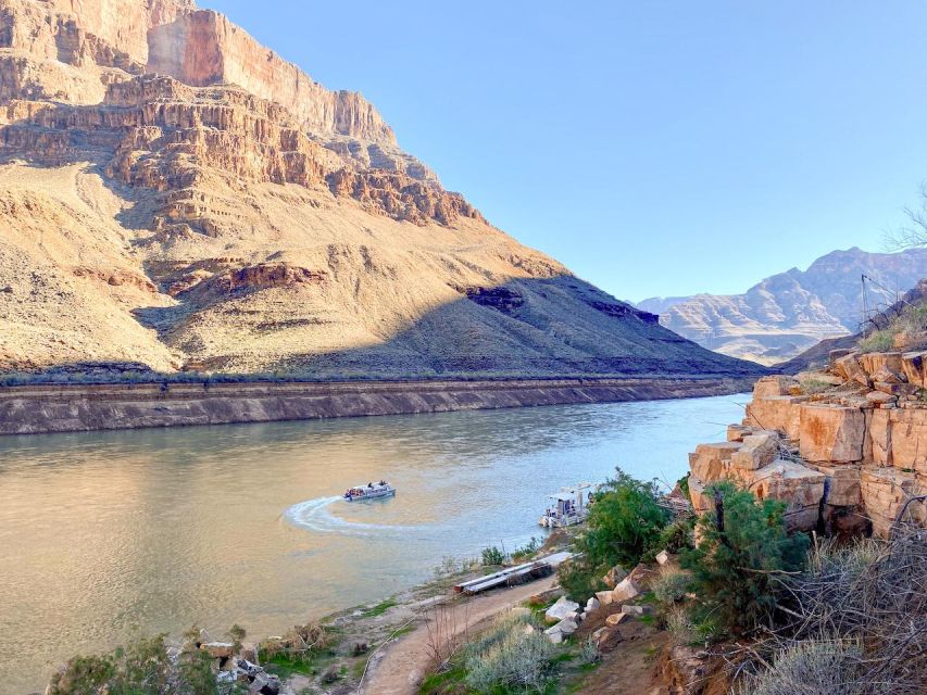 Vegas: Grand Canyon Airplane, Helicopter and Boat Tour - The airplane flightseeing segment: Hoover Dam and Lake Mead from a small plane