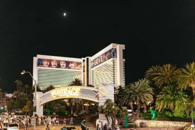 Vegas Illuminated: Ultimate Vegas Panaromic Night Bus Tour - The 7pm panoramic tour: what you’ll see and what you won’t