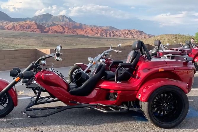 Vegas Strip and Red Rock Canyon Guided Trike or Slingshot Tour - The Welcome to Fabulous Las Vegas sign: short stop, big payoff