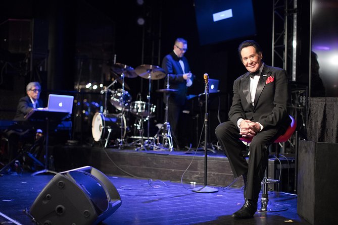 Wayne Newton: Up Close and Personal at the Flamingo Las Vegas - What happens during the show: hits, stories, videos, and multiple talents