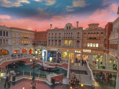 Where the Spots Are: Las Vegas Strip Walking Tour - Starting at the Palazzo: you get oriented fast