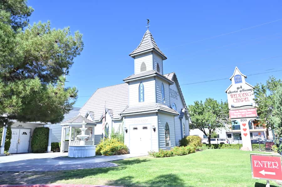World-Famous Drive-Up Wedding in Las Vegas - Should you book the world-famous drive-up wedding in Las Vegas?